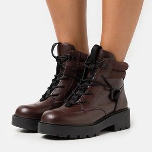 UGG Tioga Hiker Boot in Burgundy